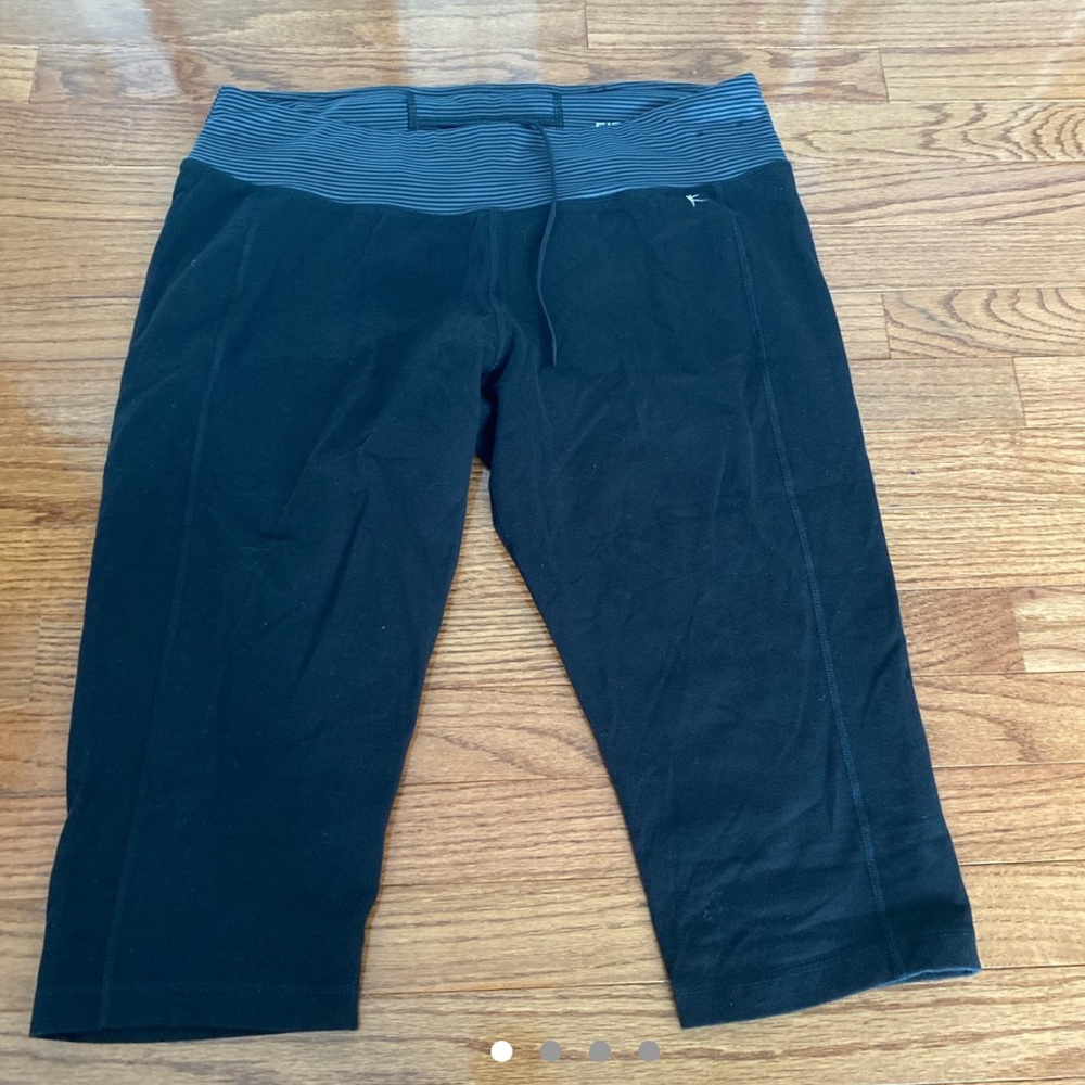 danskin black capri leggings